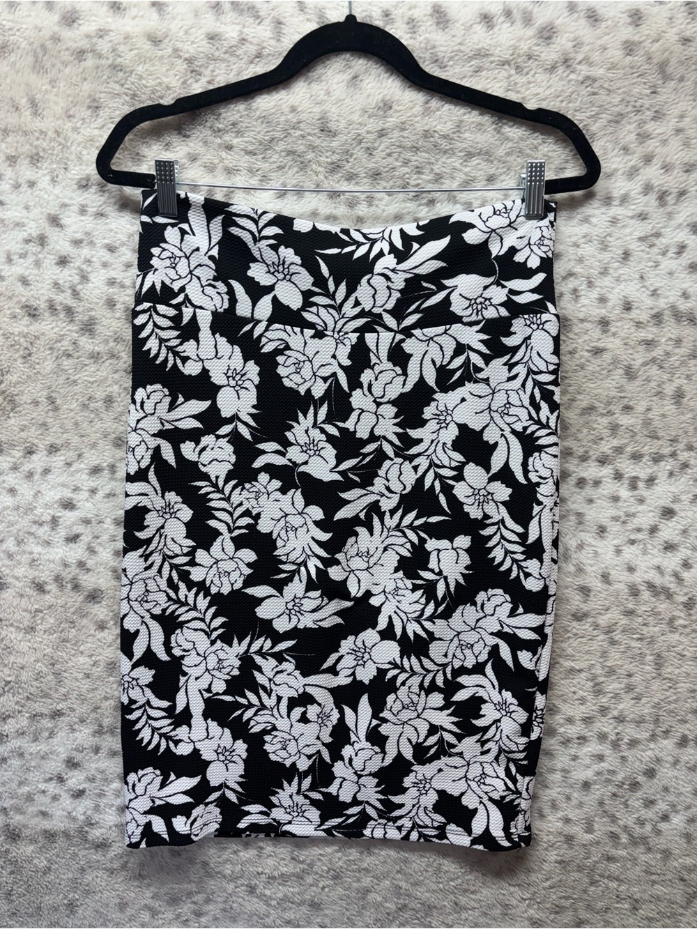 LULAROE CASSIE PENCIL SKIRT